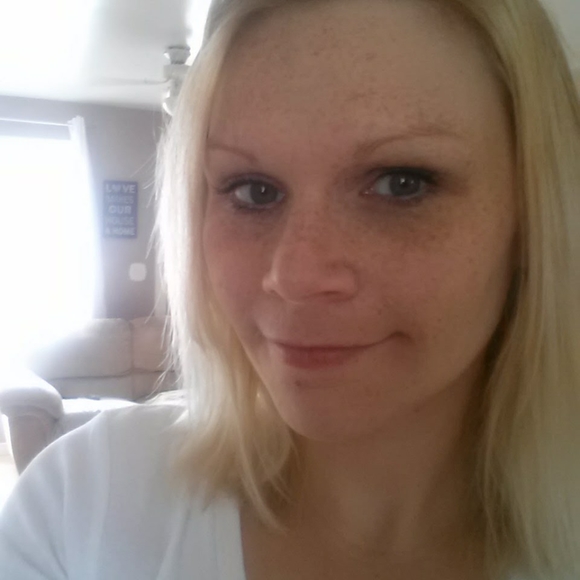 Meet your Posher, Daisy Jade - Picture 3 of 3